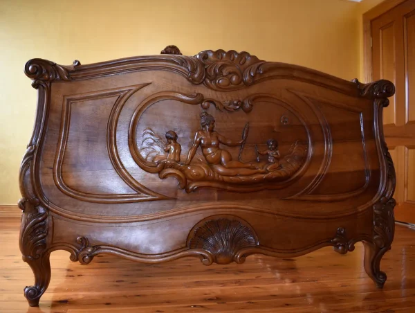 Antique Louise XV French Detailed Carved Double Size Bed - Image 4