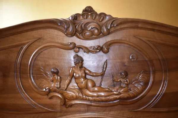 Antique Louise XV French Detailed Carved Double Size Bed - Image 3