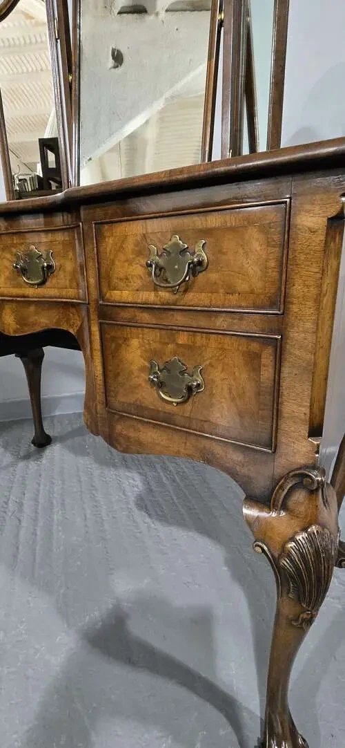 Antique bedroom dressing table with drawers East London